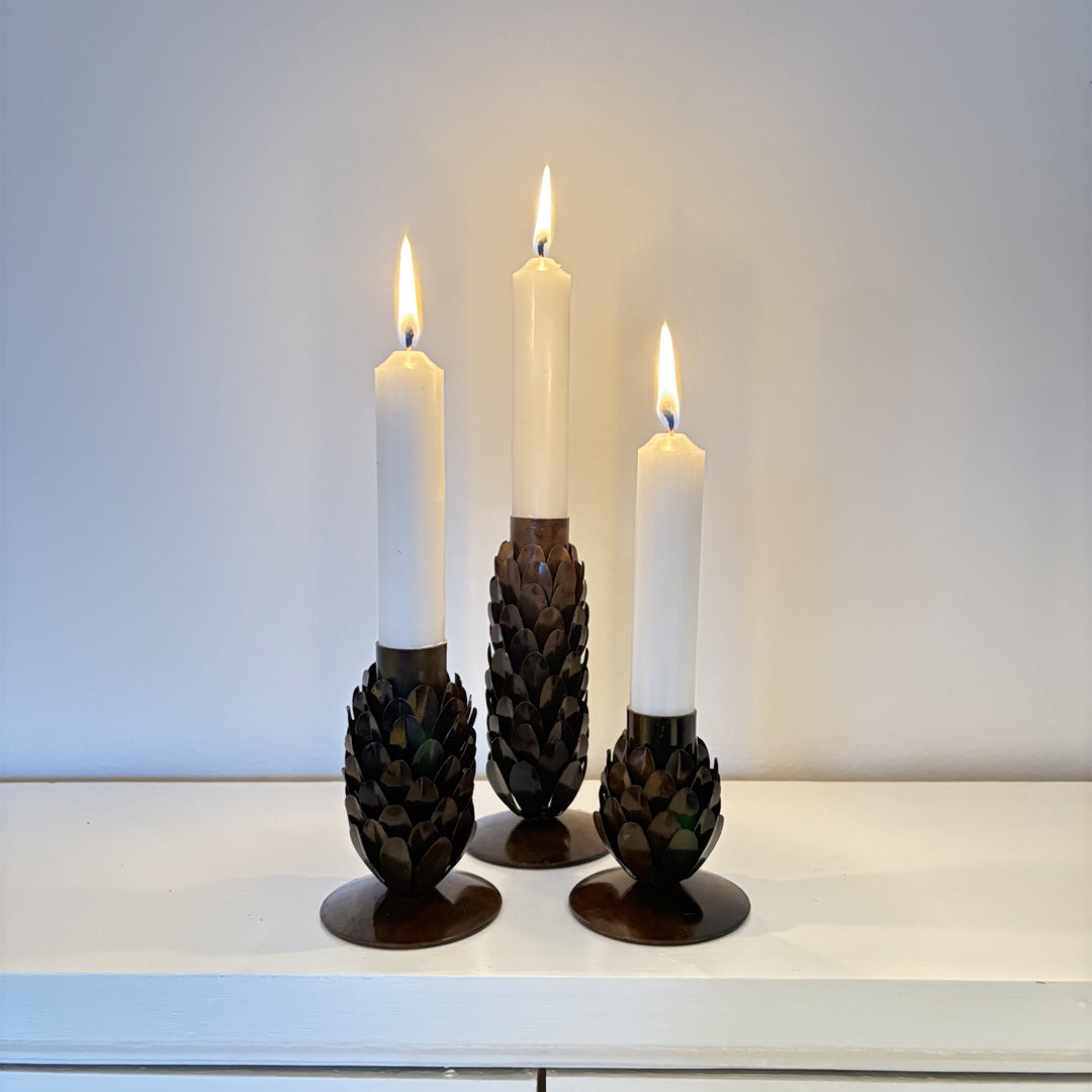 Moonmind – Skovformet Kogle Lille Lysestage - 4 × 5 × 7 cm