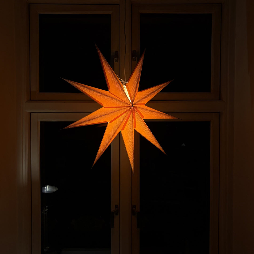 Moonmind – Roja Stjernelampe i Rød med Guldglimmer - Ø60 cm