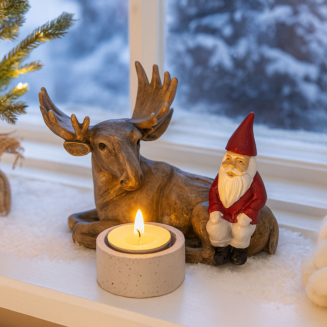 Harvesttime – 1302 - Nisse og Elg Figur med Fyrfadsstage