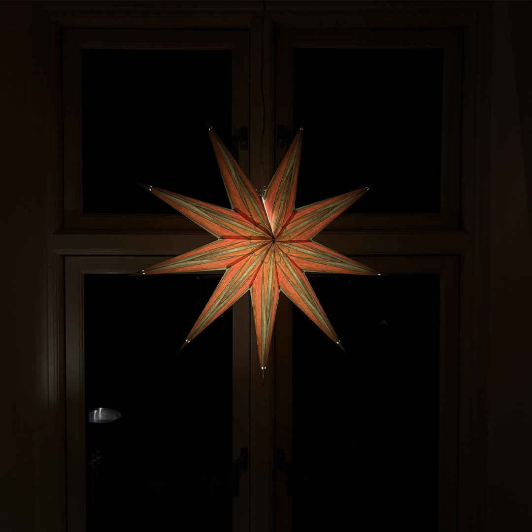Moonmind – Kiran Stjernelampe i Rød og Sort, Ø60 cm
